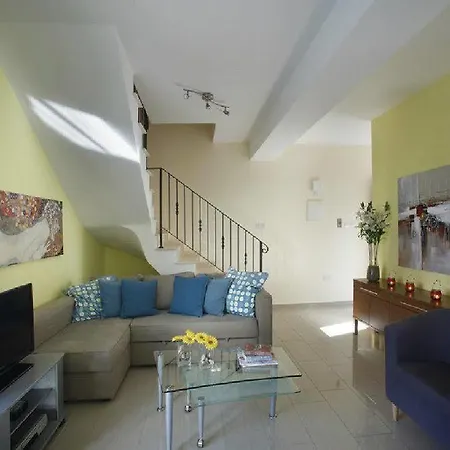 Valentina Townhouse * Паралимни
